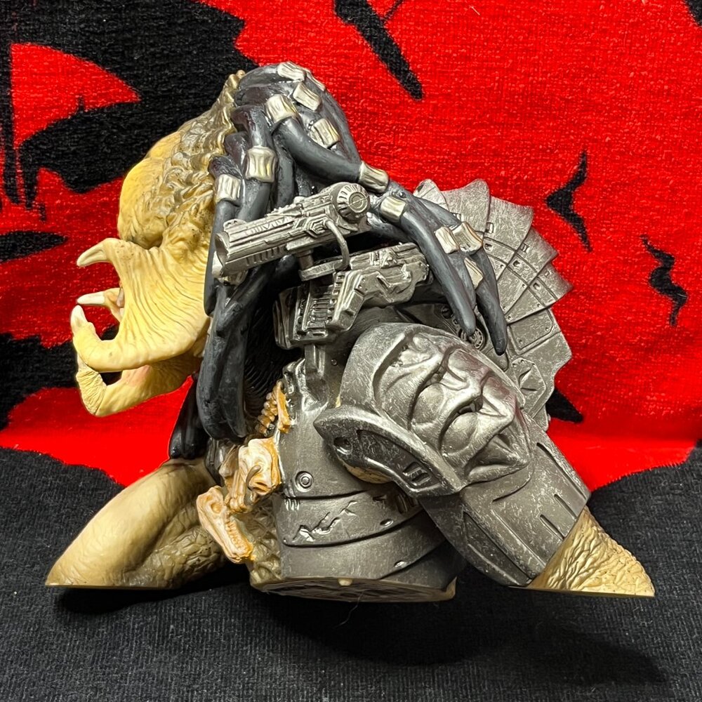 Predator Bust Bank. Diamond Select. Excellent Condition - Picture 3 of 7
